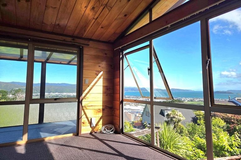 Photo of property in 3 Chestnut Grove, Maungaraki, Lower Hutt, 5010