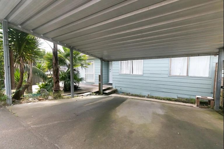 Photo of property in 6 Kilcar Place, Massey, Auckland, 0614