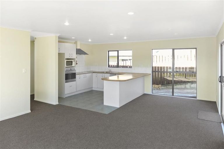 Photo of property in 86a Rosewarne Crescent, Glendene, Auckland, 0602