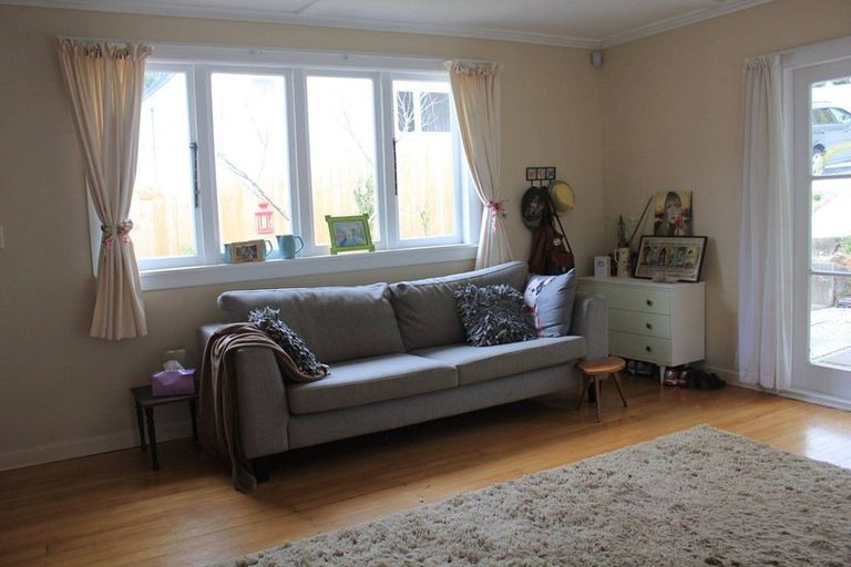 Photo of property in 14 Atkinson Road, Titirangi, Auckland, 0604