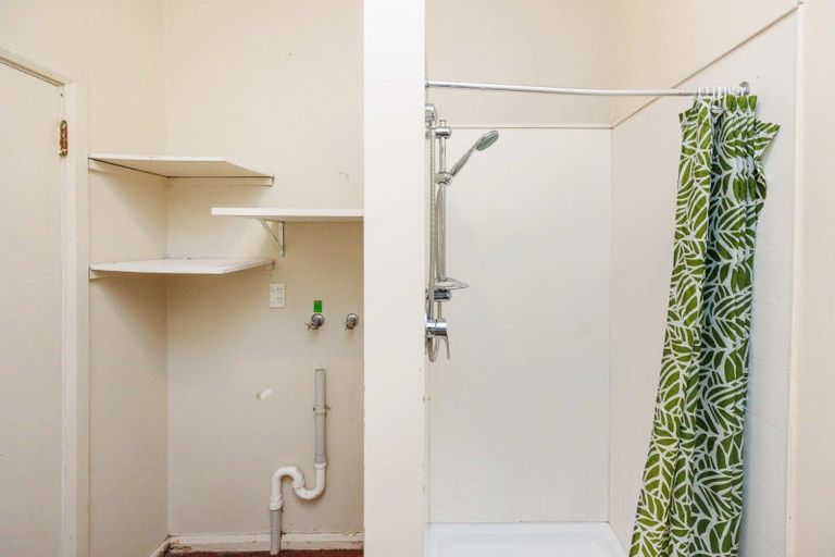 Photo of property in 5 Pahiatua Street, Hokowhitu, Palmerston North, 4410