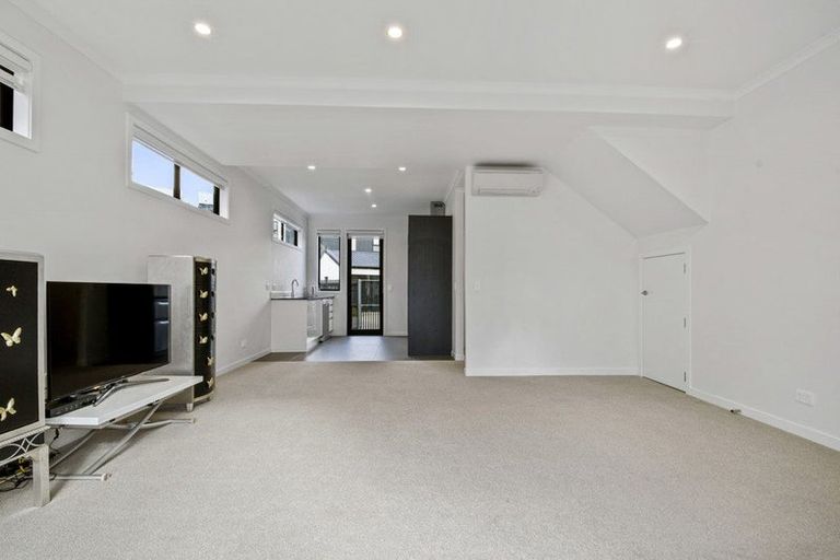 Photo of property in 11 Frank Gill Road, Hobsonville, Auckland, 0616