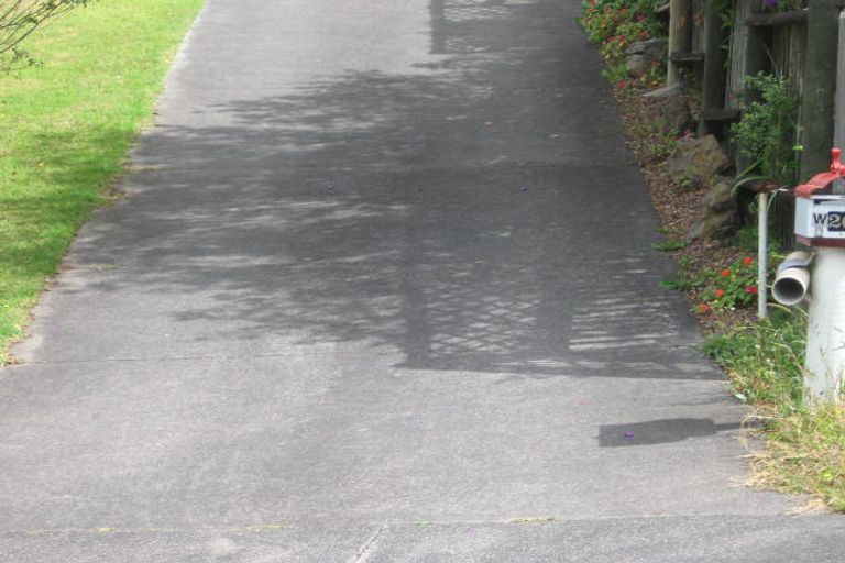 Photo of property in 1/20 Tetrarch Place, Totara Vale, Auckland, 0629