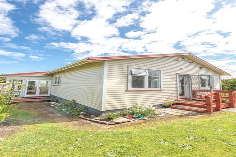 Photo of property in 31 Karaka Street, Castlecliff, Whanganui, 4501