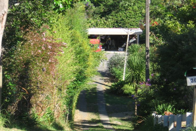 Photo of property in 36 Kiteroa Terrace, Rothesay Bay, Auckland, 0630