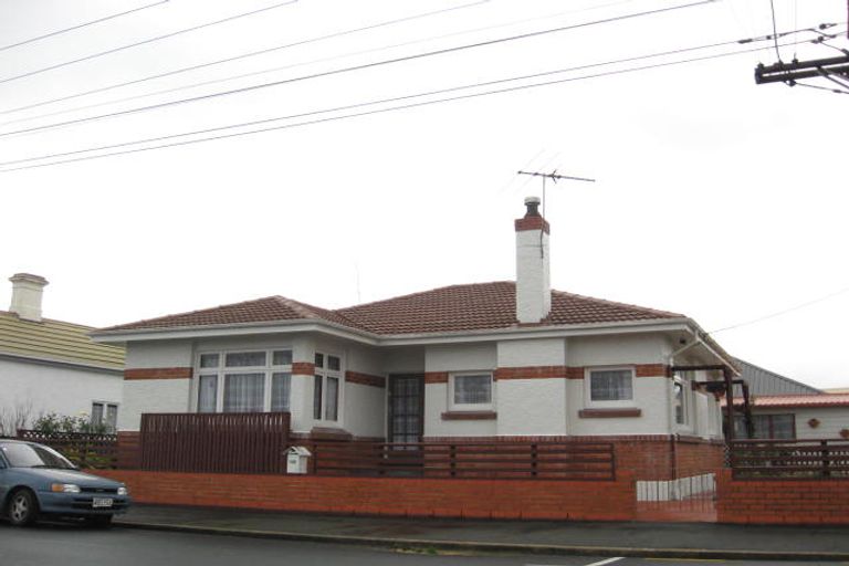 Photo of property in 106 Macandrew Road, South Dunedin, Dunedin, 9012