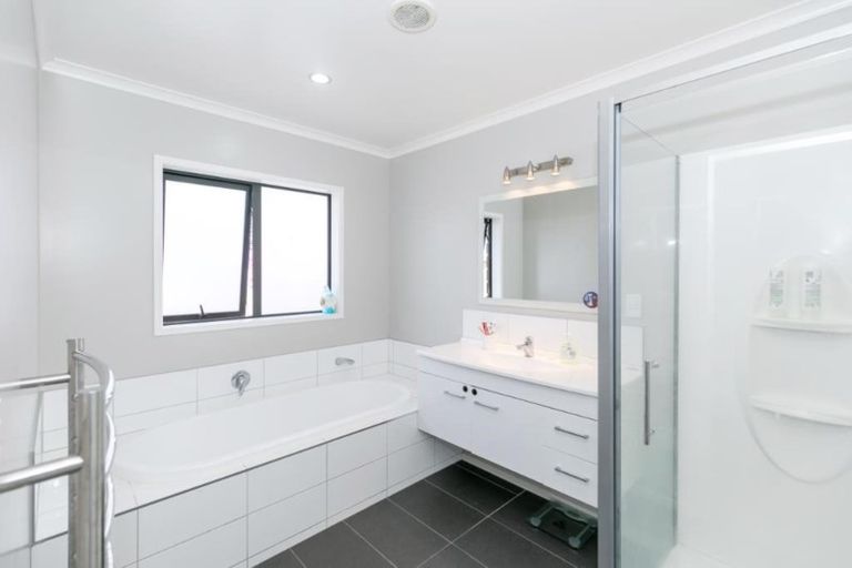 Photo of property in 115 Saint James Drive, Huntington, Hamilton, 3210