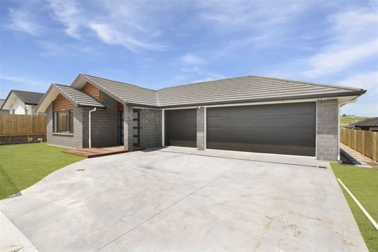 Photo of property in 4 Paiaka Place, Rototuna North, Hamilton, 3210