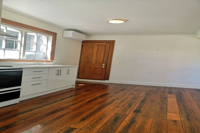 Photo of property in 132 Brougham Street, Mount Victoria, Wellington, 6011