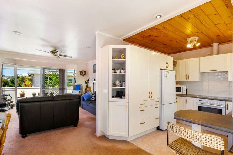 Photo of property in 1/208 Royal Road, Massey, Auckland, 0614