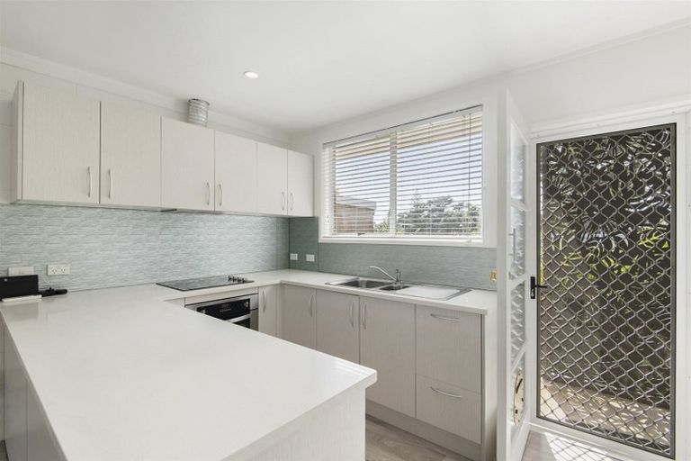 Photo of property in 1/9 John Court Street, Birkenhead, Auckland, 0626