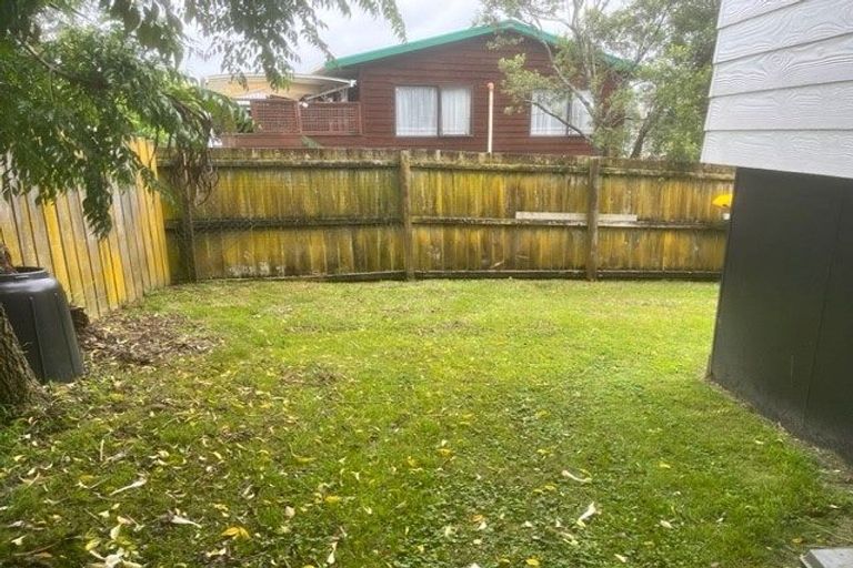 Photo of property in 2/34 Sandgate Avenue, Botany Downs, Auckland, 2010