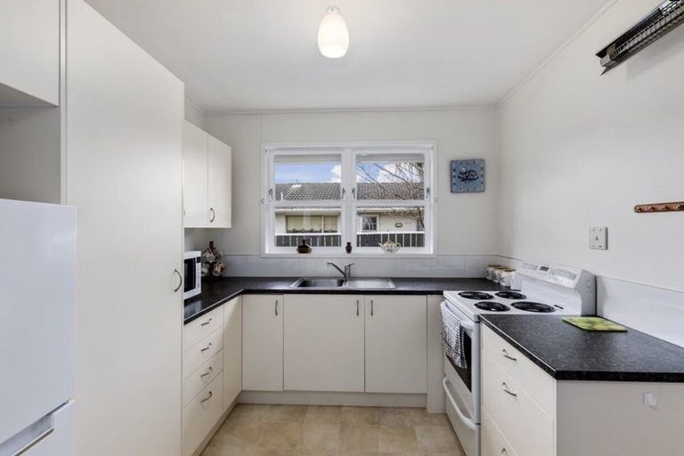Photo of property in 2/53 Ludlam Crescent, Woburn, Lower Hutt, 5010