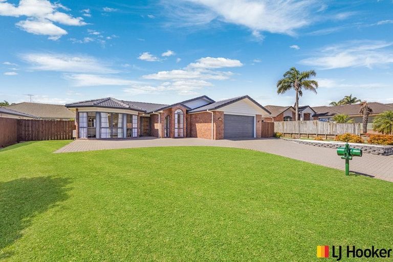 Photo of property in 11 Trossach Place, Wattle Downs, Auckland, 2103
