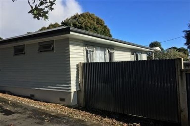 Photo of property in 17 Tauhinu Road, Greenhithe, Auckland, 0632