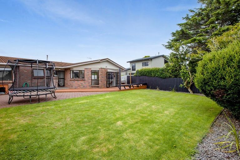 Photo of property in 42 Heta Road, Highlands Park, New Plymouth, 4312