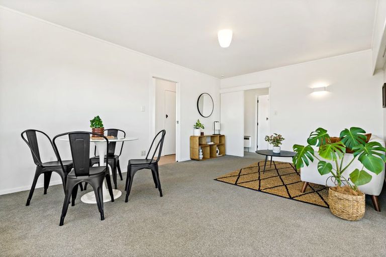 Photo of property in 1/34 Old Lake Road, Narrow Neck, Auckland, 0624