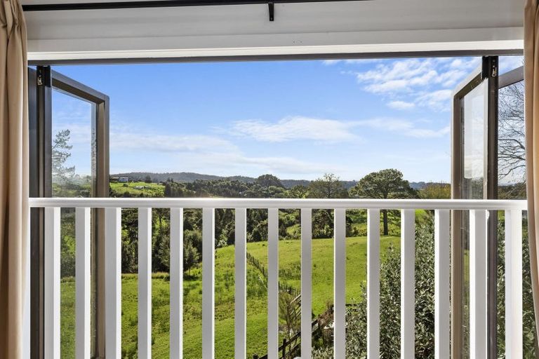 Photo of property in 49 Vaughans Road, Okura, Albany, 0792