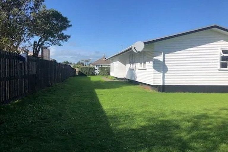 Photo of property in 5 Clouston Place, Opunake, 4616