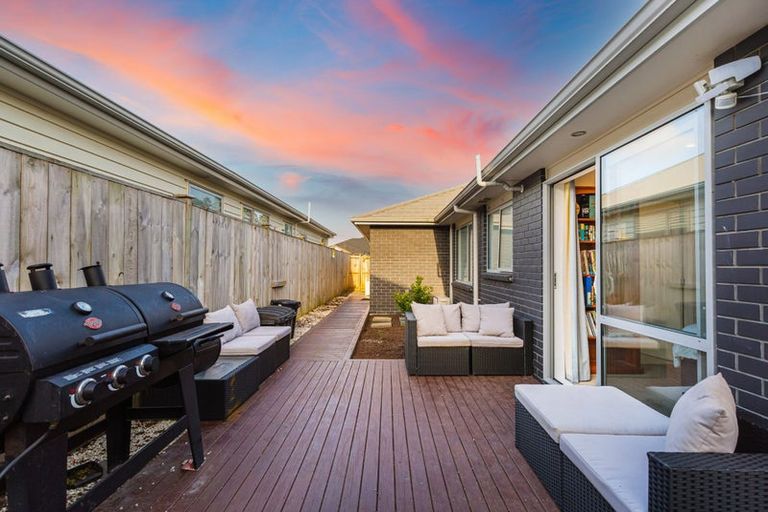 Photo of property in 15 Moemoea Avenue, Kumeu, 0810