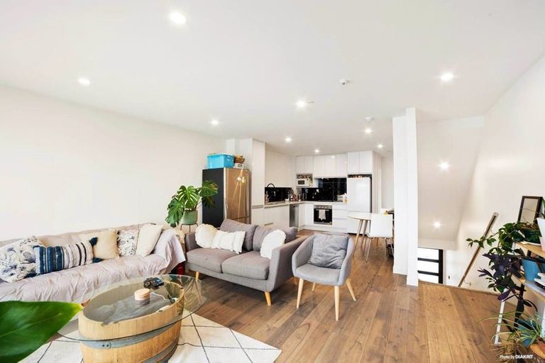 Photo of property in 14 Peony Mews, Oteha, Auckland, 0632