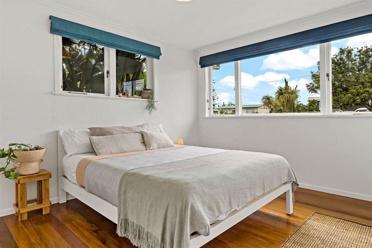 Photo of property in 119 Matipo Road, Te Atatu Peninsula, Auckland, 0610