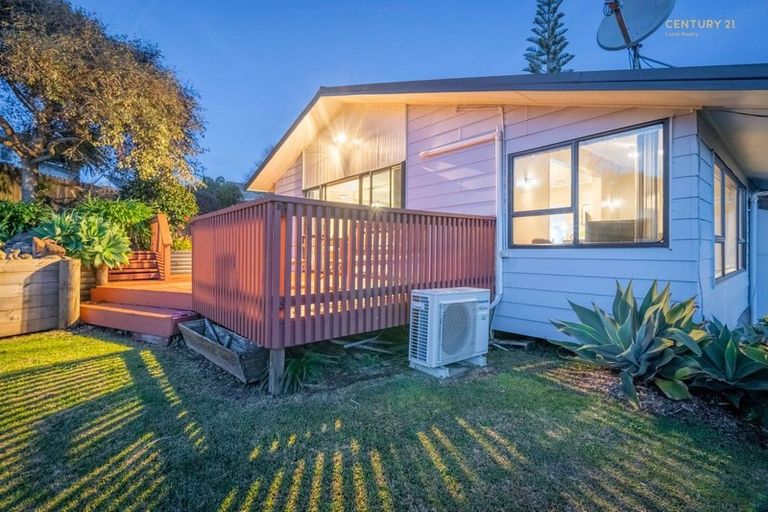 Photo of property in 5 Palmetto Place, Goodwood Heights, Auckland, 2105