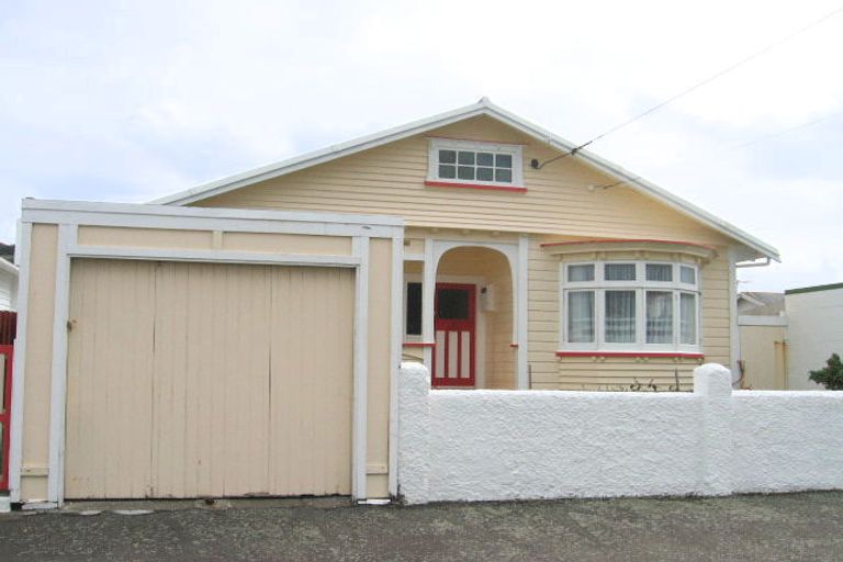 Photo of property in 114 Yule Street, Lyall Bay, Wellington, 6022