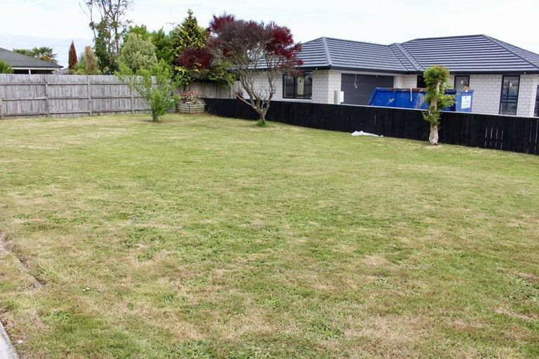 Photo of property in 21a Birdwood Road, Swanson, Auckland, 0612