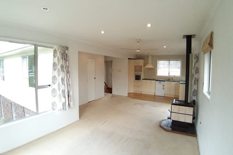 Photo of property in 19 St Catherine Crescent, West Harbour, Auckland, 0618