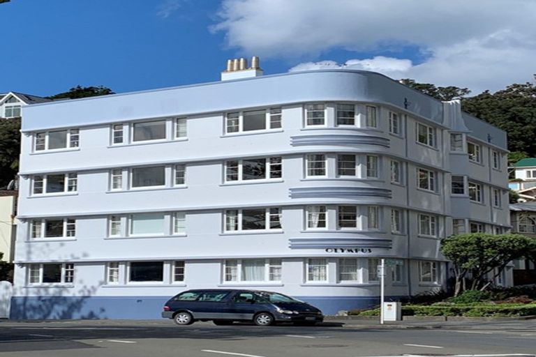 Photo of property in Olympus Flats, 2/280 Oriental Parade, Oriental Bay, Wellington, 6011
