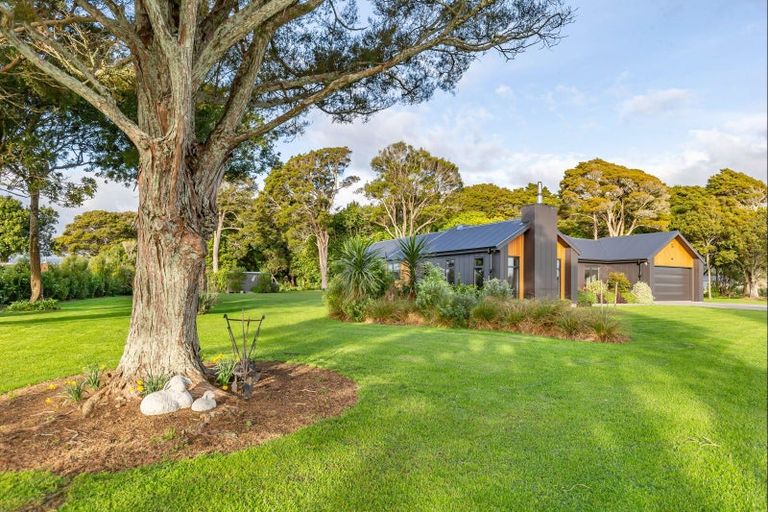 Photo of property in 26 Ohau Gravels Way, Ohau, Levin, 5570