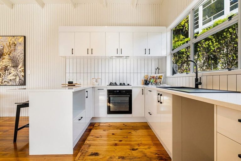 Photo of property in 2/1c Bank Street, Hillcrest, Auckland, 0627