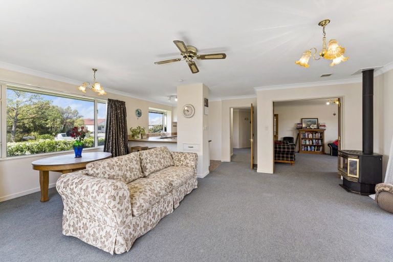 Photo of property in 5 Hilton Drive, Amberley, 7410