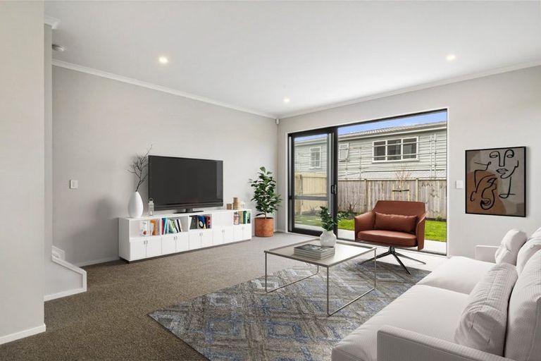 Photo of property in 92 Symes Drive, Red Beach, 0932