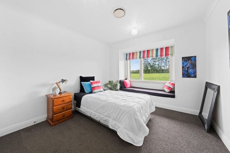 Photo of property in 32 Arthur Road, Paraite, New Plymouth, 4373