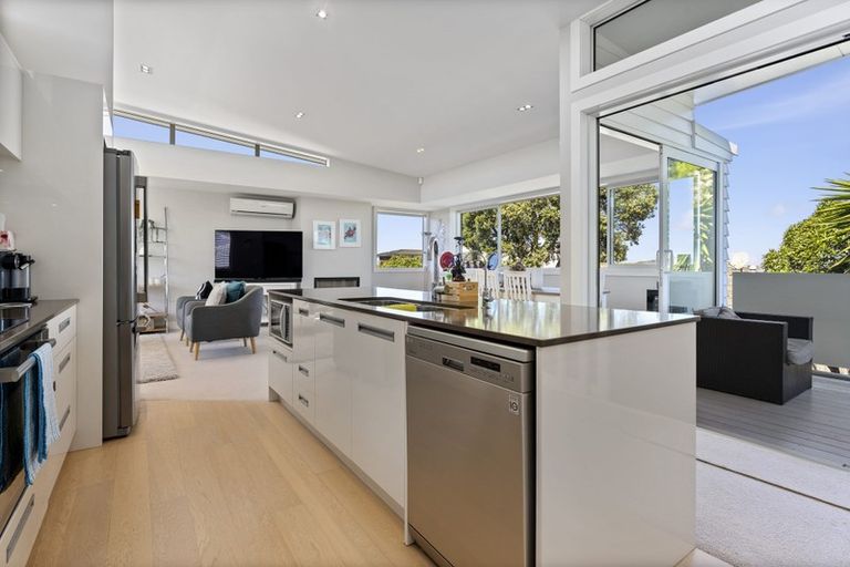 Photo of property in 43b Seaview Road, Castor Bay, Auckland, 0620