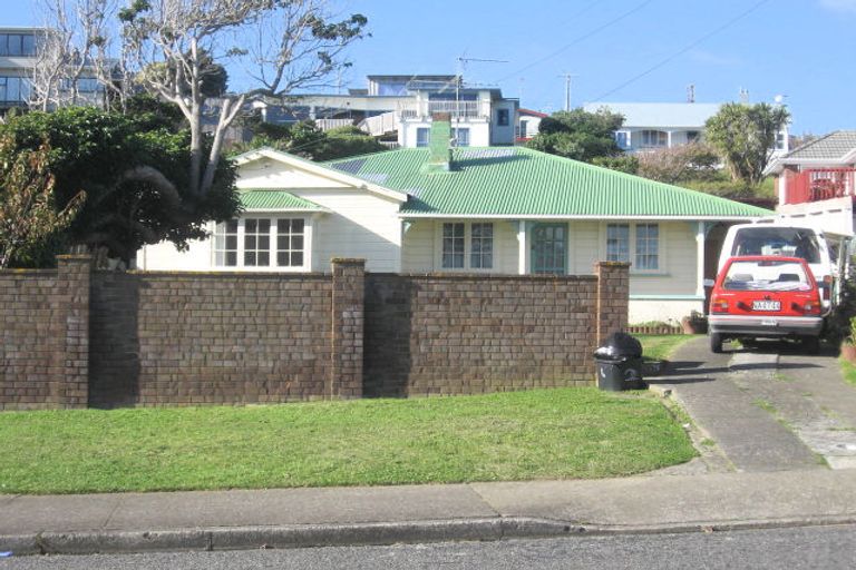 Photo of property in 4 Whanake Street, Titahi Bay, Porirua, 5022