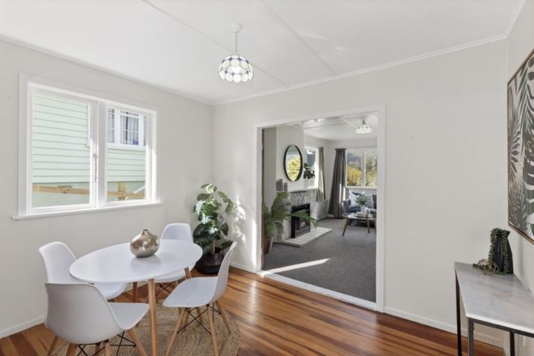 Photo of property in 25 Bird Grove, Stokes Valley, Lower Hutt, 5019