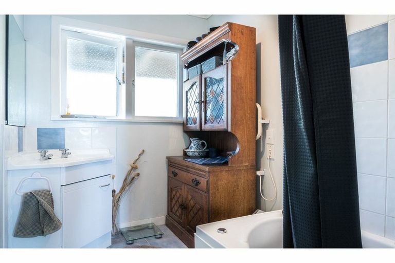 Photo of property in 8 Oraha Road, Huapai, Kumeu, 0810