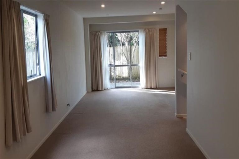 Photo of property in 10/22 Northcross Drive, Oteha, Auckland, 0632