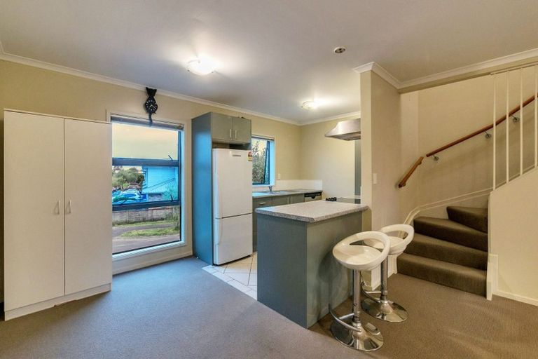 Photo of property in 13 Barnea Circle, Glen Eden, Auckland, 0602