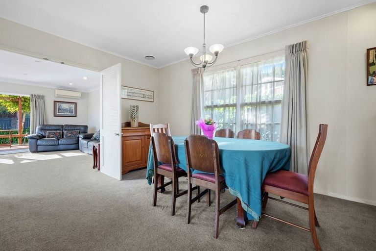 Photo of property in 11 Mcmillan Place, Mellons Bay, Auckland, 2014