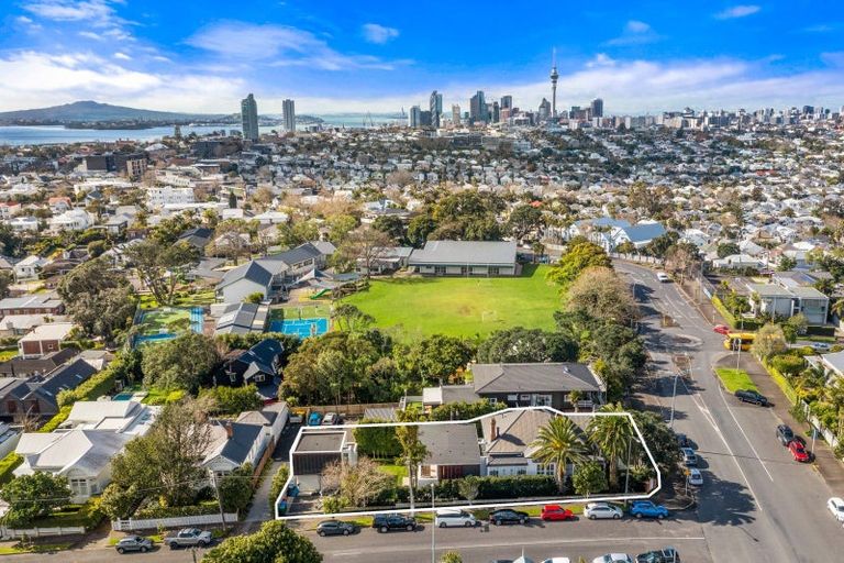 Photo of property in 215 Jervois Road, Herne Bay, Auckland, 1011