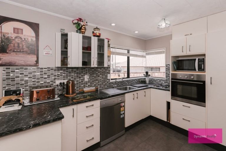 Photo of property in 7 Lydia Place, Kelvin Grove, Palmerston North, 4414