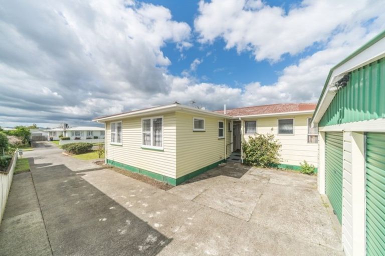 Photo of property in 18 Ellesmere Crescent, Highbury, Palmerston North, 4412