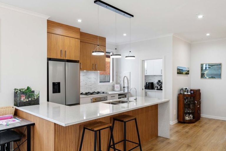 Photo of property in 4 Poutawa Lane, Clarks Beach, 2122