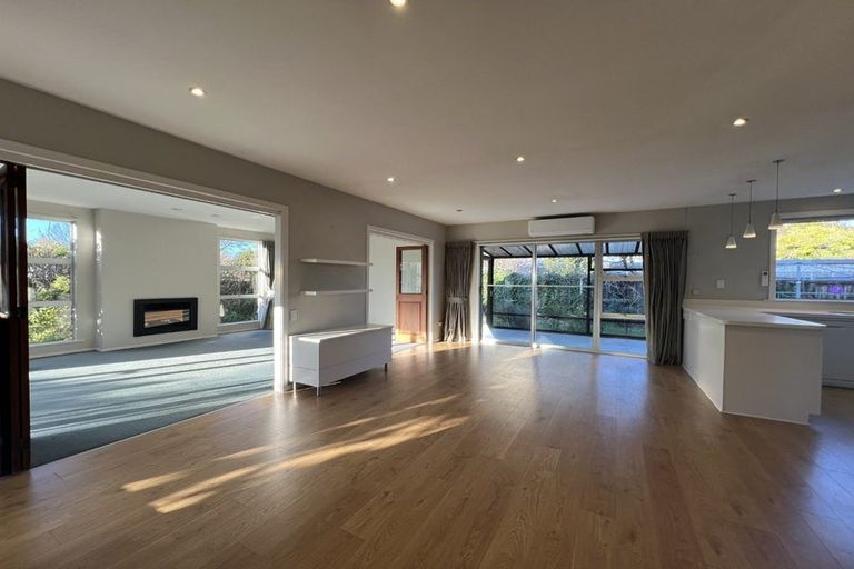 Photo of property in 11 Camberwell Place, Avonhead, Christchurch, 8042