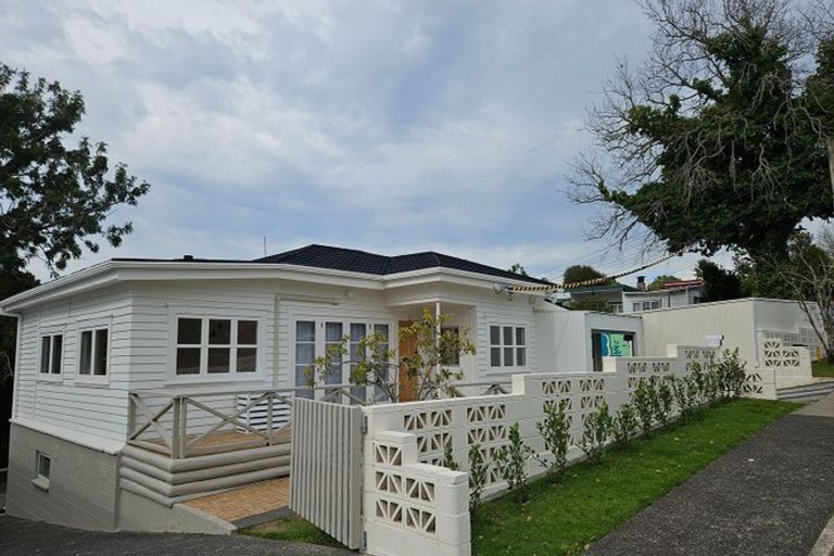 Photo of property in 3/19 Cresta Avenue, Beach Haven, Auckland, 0626