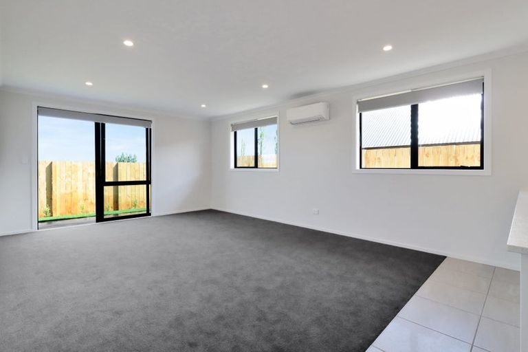Photo of property in 43 Waruhia Crescent, Rototuna North, 3281